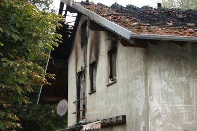 Kuenftige Asylbewerberunterkunft in Remchingen in Brand - Tagbilder